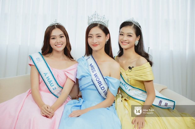 Hoa hậu và 2 Á hậu giao lưu với bạn đọc của Kênh 14. Ảnh: BTC