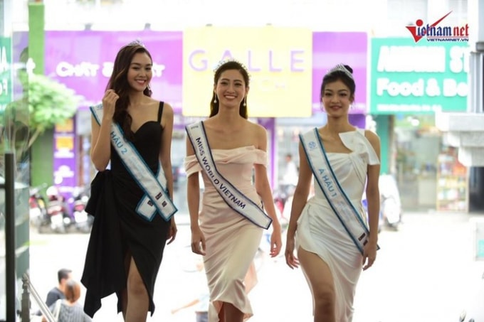 Top 3 Hoa hậu Thế giới Việt Nam 2019 xuất hiện rạng rỡ tại tòa soạn của báo VietNamNet. Ảnh: VietnamNet