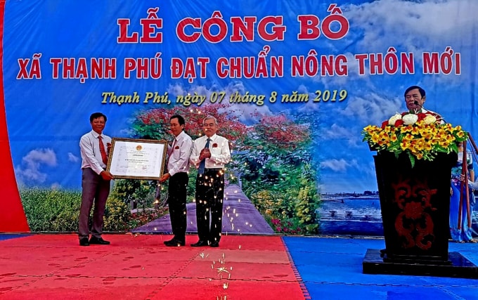Lãnh đạo tỉnh Sóc Trăng trao Quyết định công nhận xã Thạnh Phú đạt chuẩn Nông thôn mới.