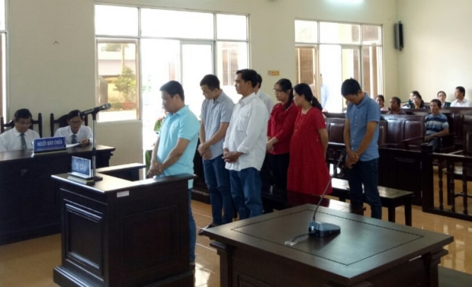 Các bị cáo tại phiên xét xử.