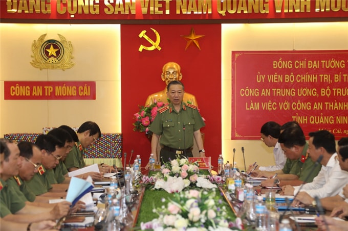 Đại tướng Tô Lâm phát biểu tại buổi làm việc với Công an TP. Móng Cái. Ảnh BCA