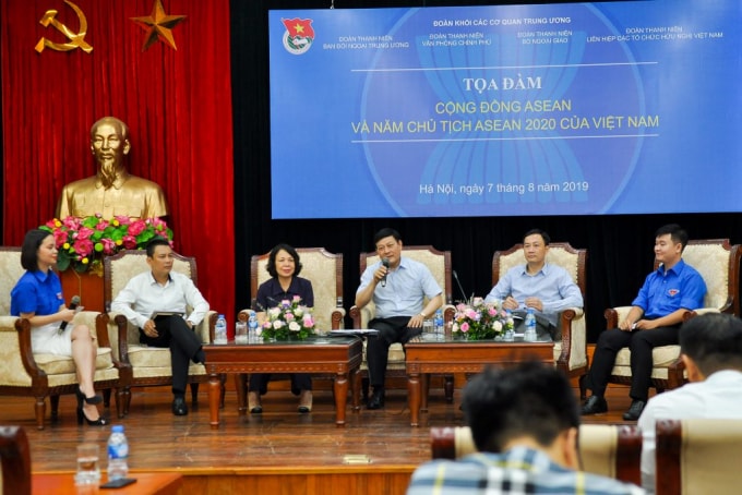 Các diễn giả trao đổi và chia sẻ các kiến thức với đoàn viên, thanh niên Khối các cơ quan Trung ương
