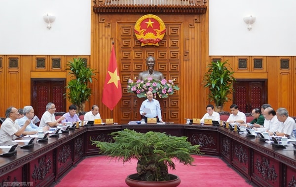 Thủ tướng Chính phủ Nguyễn Xuân Phúc phát biểu tại cuộc họp. Ảnh: VGP