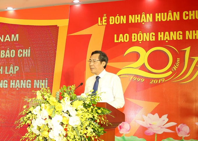 Đồng chí Thuận Hữu, Ủy viên Trung ương Đảng, Tổng Biên tập Báo Nhân dân, Phó trưởng Ban Tuyên giáo Trung ương, Chủ tịch Hội Nhà báo Việt Nam phát biểu chỉ đạo tại buổi lễ. Ảnh: Sơn Hải