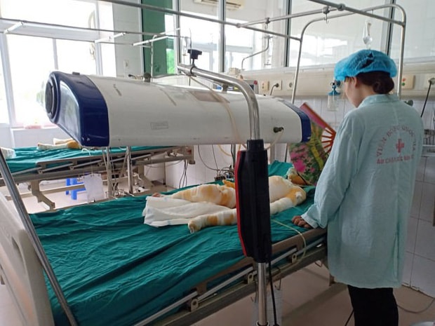 Các cháu bé đang được điều trị tích cực. Ảnh:kenh14