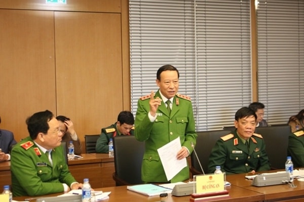 Thứ trưởng Lê Quý Vương báo cáo tóm tắt tình hình thực hiện chính sách, pháp luật về PCCC giai đoạn 2014 - 2018. Ảnh: Cổng TTĐT Bộ Công an