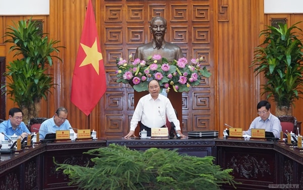 Thủ tướng Nguyễn Xuân Phúc phát biểu tại cuộc họp. Ảnh: VGP