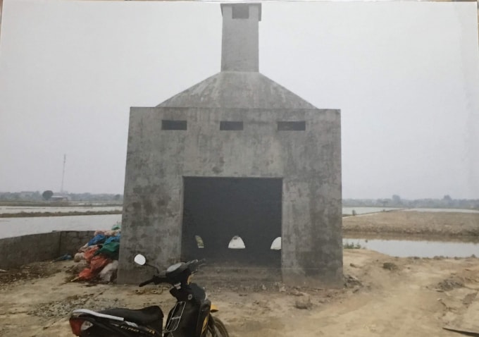 Lò đốt rác - công trình có tổng đầu tư gần 800 triệu đồng đã bị bỏ hoang, lãng phí ngân sách. Ảnh: người dân cung cấp.
