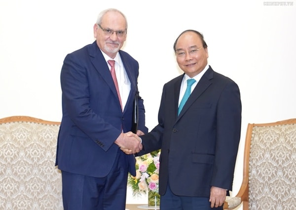 Thủ tướng Chính phủ Nguyễn Xuân Phúc tiếp ông Philippe Le Houérou, Tổng Giám đốc IFC - thành viên Nhóm Ngân hàng Thế giới. Ảnh: VGP