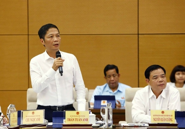 Bộ trưởng Bộ Công Thương, Trần Tuấn Anh trả lời câu hỏi chất vấn của đại biểu Quốc hội chiều 15/8. Ảnh: TTXVN