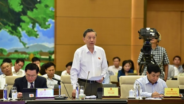 Bộ trưởng Bộ Công an Tô Lâm trả lời chất vấn. Ảnh: ĐBND