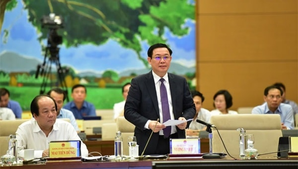 Phó Thủ tướng Chính phủ Vương Đình Huệ trả lời chất vấn. Ảnh: ĐBND