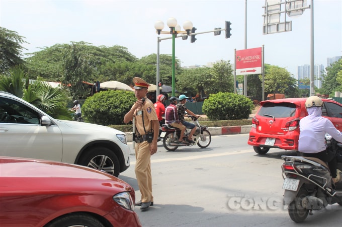 Lực lượng chức năng tăng cường kiểm tra, xử lý vi phạm bảo đảm an toàn giao thông trong dịp nghỉ lễ.