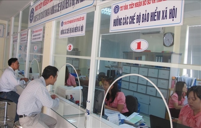 Bảo hiểm xã hội mỗi năm giải quyết chi trả trên 10 triệu lượt người tham gia bảo hiểm xã hội và trên 170 triệu lượt người hưởng tri trả từ bảo hiểm y tế. Cho thấy đối tượng tham gia và thụ hưởng chính sách bảo hiểm xã hội là rất lớn. (ảnh minh họa)