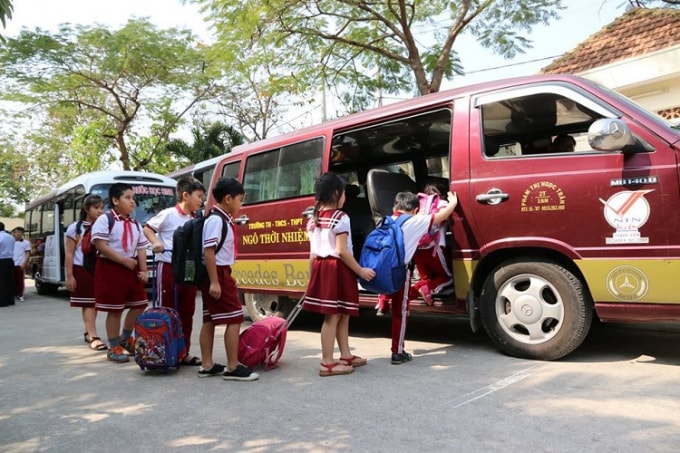 Xe đưa, đón học sinh tại một điểm trường. Ảnh: TL
