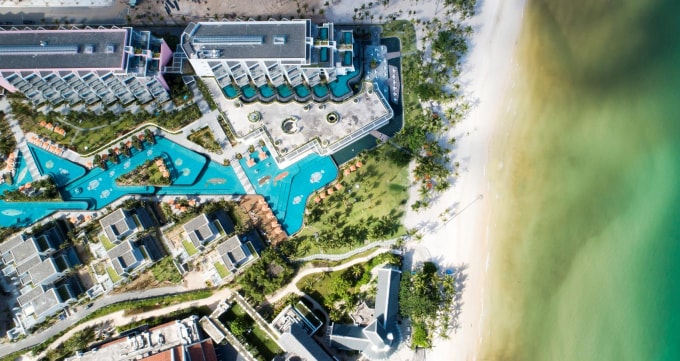 Sun Group đang đầu tư nhiều dự án lớn tại Nam Phú Quốc, điển hình như Khách sạn căn hộ nghỉ dưỡng Premier Residences Phu Quoc Emerald Bay.