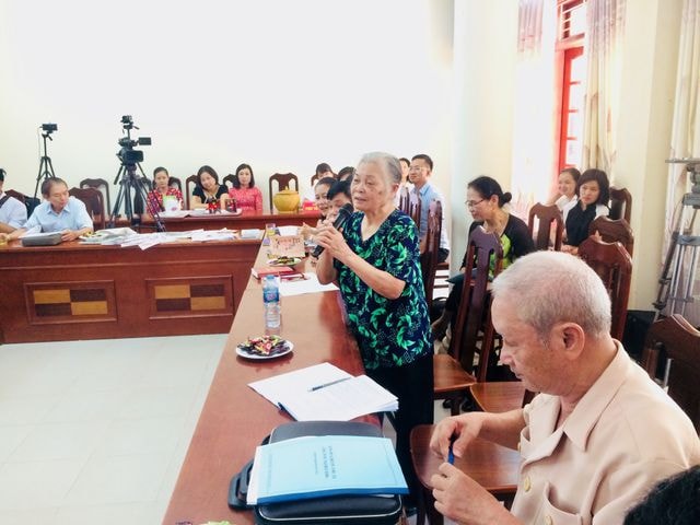 Bà Nguyễn Thị Hòa, 83 tuổi đọc trích đoạn 