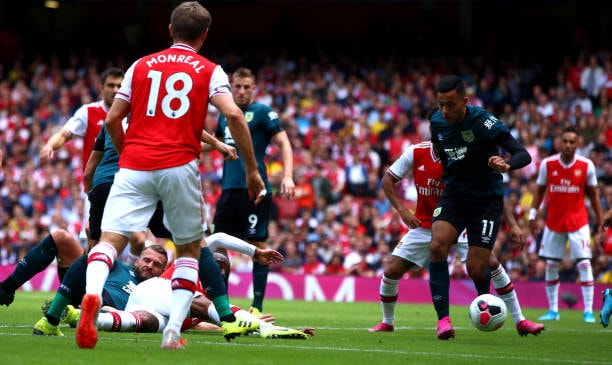 Arsenal (áo đỏ) có trận đấu khá tốt trước Burnley. Ảnh: Getty