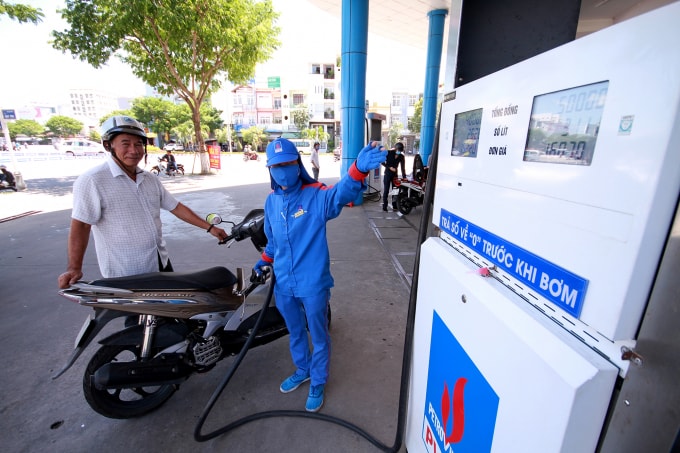 Người dân nên mua xăng tại các doanh nghiệp có uy tín.
