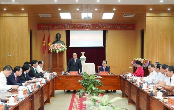 Thủ tướng làm việc với lãnh đạo chủ chốt của tỉnh Kiên Giang. Ảnh: VGP