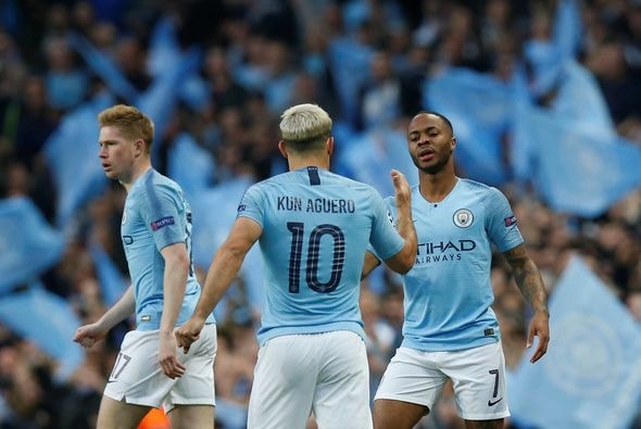 Kun Aguero tái lập thế dẫn bàn cho Man City. Ảnh: Getty