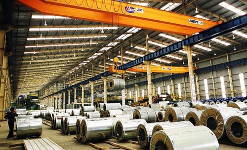 Nhiều ý kiến cho rằng, khó khăn của các doanh nghiệp ngành thép là áp lực cạnh tranh từ thị trường trong nước và cả xuất khẩu. (Ảnh minh họa)