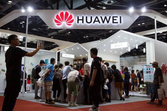 Gian hàng huawei tại CES 2018. Ảnh: Reuters