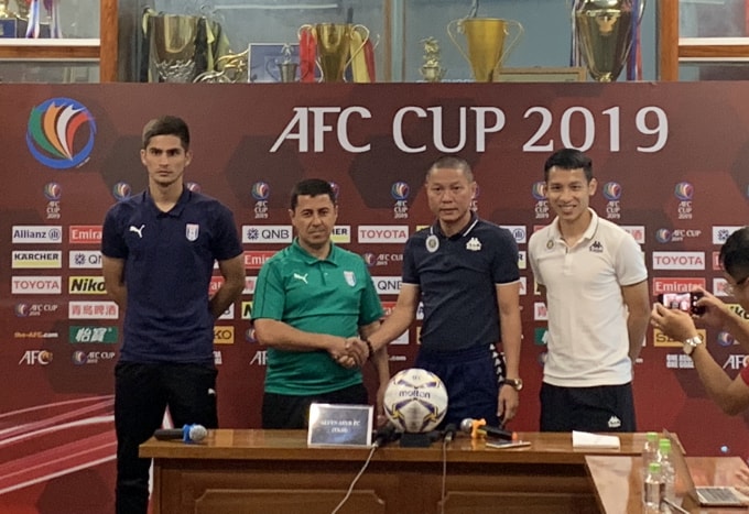Đại diện hai đội tại cuộc họp báo. Ảnh: Hoàng Dương