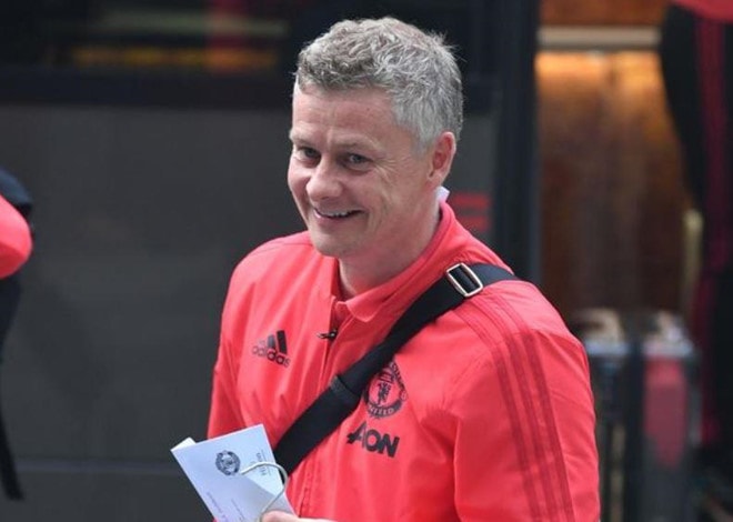 HLV Ola Solskjaer cùng các học trò rất tự tin phá dớp tại Molineux. Ảnh: Getty