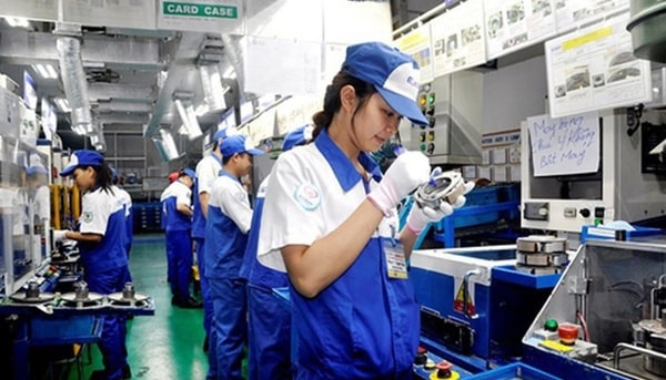 Người lao động trực tiếp sản xuất ở doanh nghiệp chưa có sự đồng thuận cao về quy định tăng tuổi nghỉ hưu. Ảnh minh họa