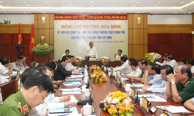 Phó Thủ tướng Thường trực yêu cầu các lực lượng phải có nghiệp vụ giỏi để đánh cho trúng, cho đúng đối tượng và hàng hoá buôn lậu, làm tốt công tác dân vận để người dân tham gia và tố giác tội phạm. Ảnh: VGP