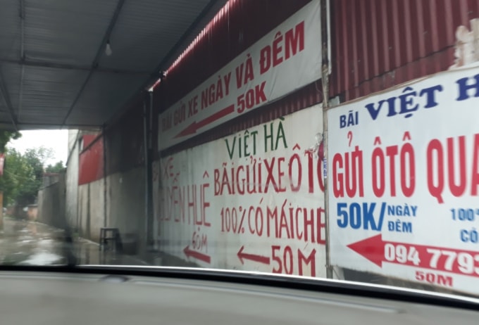 Bảng biển chằng chịt trong ngõ nhỏ