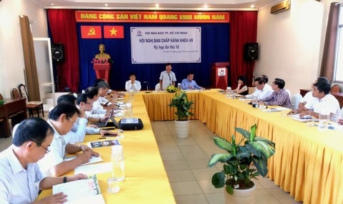 Ông Mã Diệu Cương, Chủ tịch Hội Nhà báo TP. HCM chủ trì hội nghị. Ảnh: PV