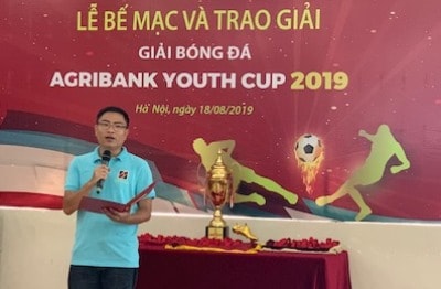 Đồng chí Hoàng Anh Việt - Ủy viên Ban chấp hành Đoàn Khối Doanh nghiệp Trung ương, Bí thư Đoàn Thanh niên Agribank phát biểu tại buổi lễ