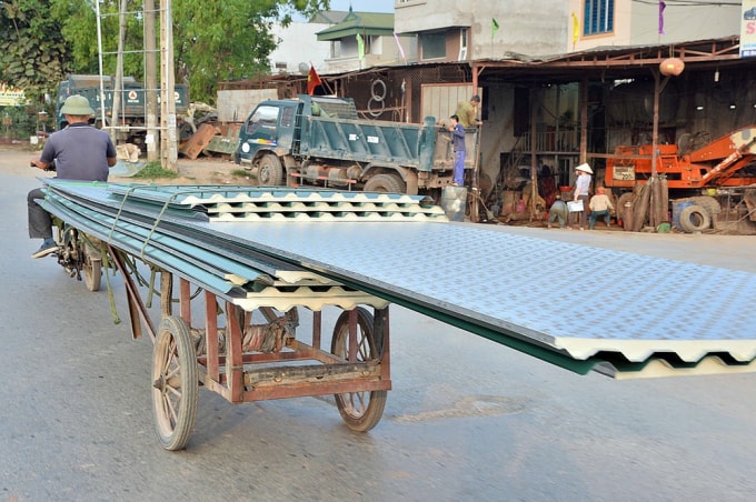 Hà Nội sẽ siết chặt quản lý loại hình vận chuyển hành khách, hàng hóa bằng xe thô sơ, xe gắn máy, xe mô tô hai bánh và các loại tương tự (Ảnh minh họa)