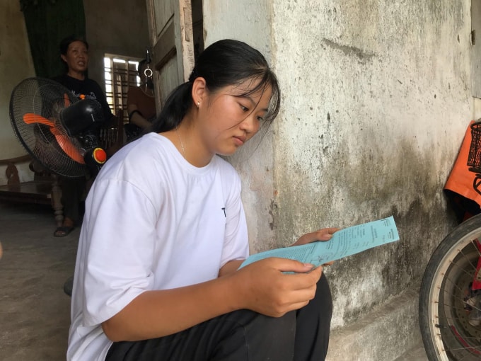 Cầm giấy báo nhập học trong tay, Ngọc lại thấp thỏm nỗi lo