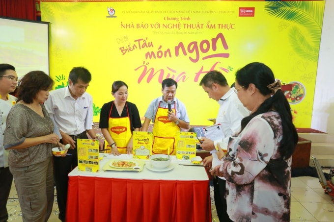 Sôi nổi sân chơi nấu ăn dành cho các nhà báo