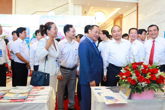 Thủ tướng Nguyễn Xuân Phúc cùng đoàn đại biểu thăm quan gian hàng của Tập đoàn TMS trong khuôn khổ Hội nghị.