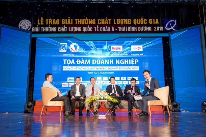 Tọa đàm “Doanh nghiệp đổi mới hệ thống quản trị, hướng tới phát triển bền vững”.
