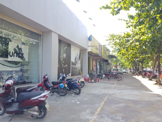 Hơn chục ki ốt đã hết hạn hợp đồng thuê đất được Công ty An Phú cho thuê trái phép vẫn ngang nhiên tồn tại.