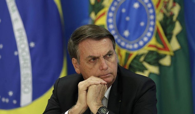 Trách nhiệm của chính phủ Brazil là không thể chối cãi. Nhiều nhà hoạt động bảo vệ môi trường đánh giá tình trạng rừng Amazon bị thiêu đốt và tàn phá với tốc độ chóng mặt có bàn tay của Tổng thống Jair Bolsonaro. Chính trị gia cực hữu đắc cử cuối năm 2018 nới lỏng luật bảo vệ môi trường, cắt giảm ngân sách bảo vệ rừng. Ông cổ súy khai thác gỗ, đào khoáng sản và biến rừng thành đất nông nghiệp để thúc đẩy tăng trưởng kinh tế.