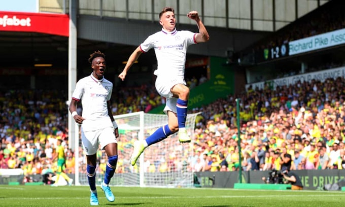 Tài năng trẻ Mason Mount cũng kịp điền tên mình lên bảng tỉ số. Ảnh: Getty