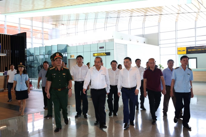 Nhân dịp này, Phó Thủ tướng Thường trực Chính phủ Trương Hòa Bình đã kiểm tra tại sân bay quốc tế Vân Đồn. Ảnh: VGP