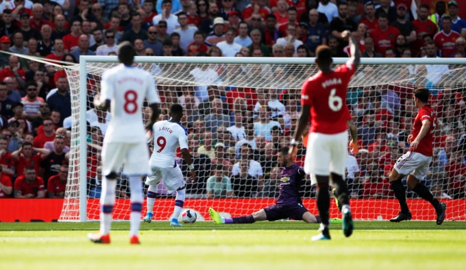 Ayew mở tỷ số cho Crystal Palace. Ảnh: Getty
