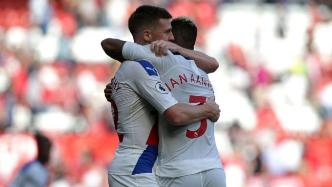 Các cầu thủ Crystal Palace ăn mừng bàn thắng 2 - 1. Ảnh: Getty