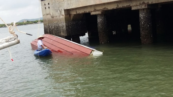 Sáng cùng ngày, tàu cano Thái Bình số hiệu “VS 6789” của Công ty cổ phần Vũng Tàu Marina đã được kéo về nơi sữa chửa. (Ảnh - CTV)