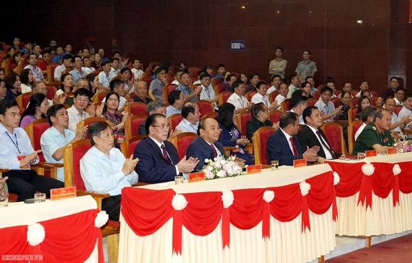 Các đại biểu dự lễ kỷ niệm 70 năm Ngày giải phóng tỉnh Bắc Kạn. Ảnh VGP