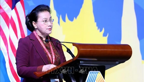 Chủ tịch Quốc hội Nguyễn Thị Kim Ngân phát biểu tại Phiên họp toàn thể thứ nhất Đại hội đồng AIPA 40. Ảnh: TTXVN