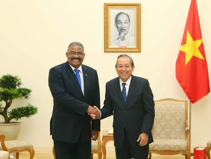 Phó Thủ tướng Thường trực Chính phủ Trương Hòa Bình tiếp Chánh án Toà án nhân dân Tối cao Cuba Rubén Remigio Ferro. Ảnh: VGP