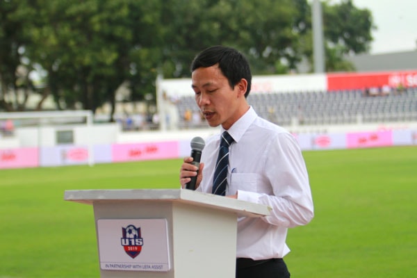 Ông Nguyễn Minh Châu – Phó Tổng Thư ký VFF phát biểu khai mạc giải. Ảnh: VFF